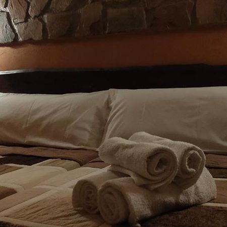 Los Montes Guest House Casas de Miravete Екстериор снимка