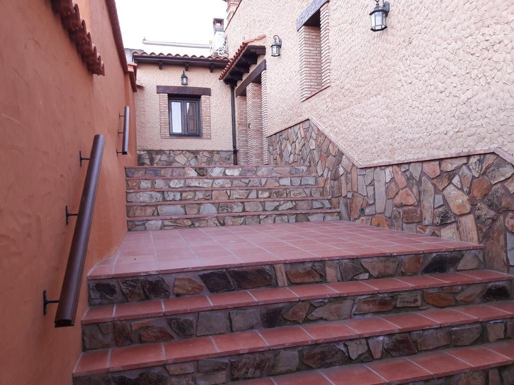 Los Montes Guest House Casas de Miravete Екстериор снимка