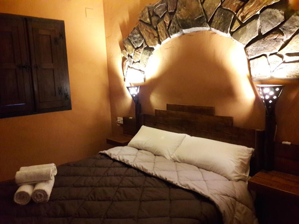 Los Montes Guest House Casas de Miravete Екстериор снимка